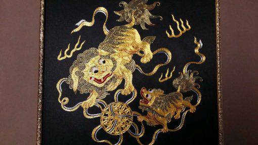 Handmade Round-gold Embroidery, Size 17-1/4 X 17-1/4 Lions (P-345)