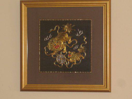 Handmade Round-gold Embroidery, Size 17-1/4 X 17-1/4 Lions (P-345)